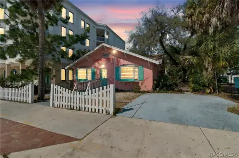 Charming Commercial Space in Safety Harbor