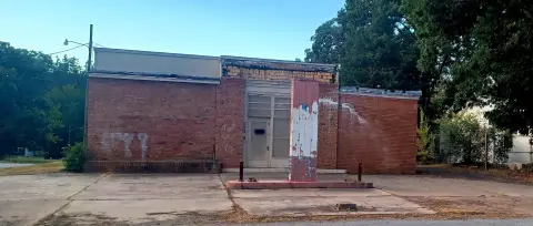 Freestanding Storefront Property