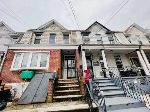 Triplex with Convertible First Unit