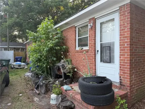 Norfolk Duplex Near Airport