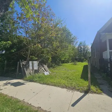 Oversized Lot in Chicago