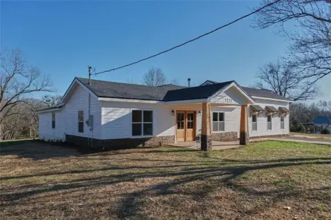 Renovated Farmhouse on Two Acres