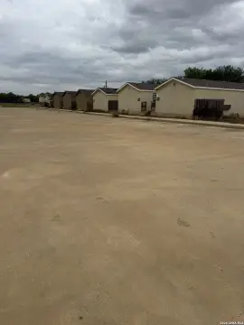 Dilley, TX Mobile Home Park