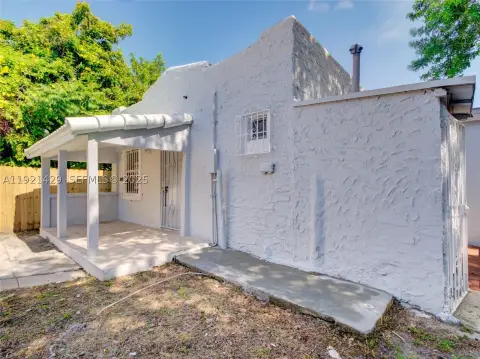 Well-Maintained Duplex with Two Units