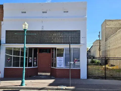 Updated Restaurant With Commercial Kitchen