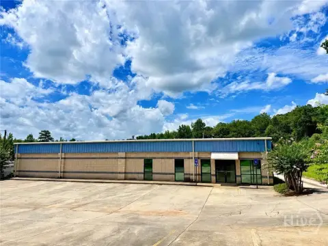 Warehouse with Secured Yard Storage