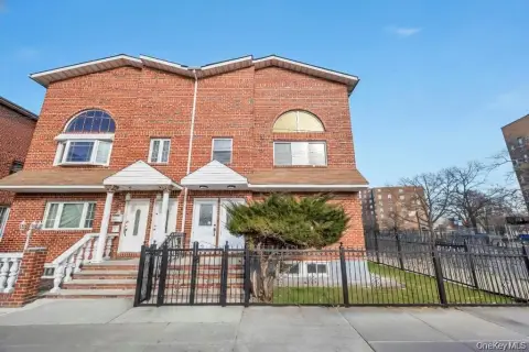 Renovated Six-Bedroom Brooklyn Residence