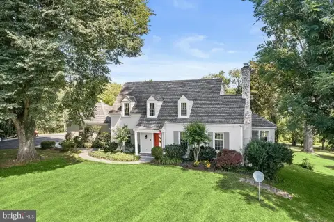 Equestrian Estate with Arena & Barn