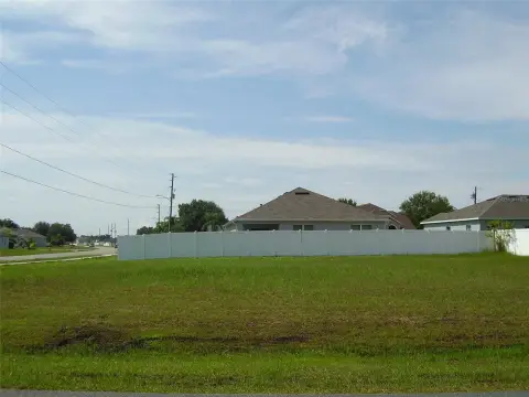Oversized Corner Lot in Poinciana