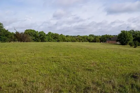 Residential Land in Quiet Cul-de-Sac