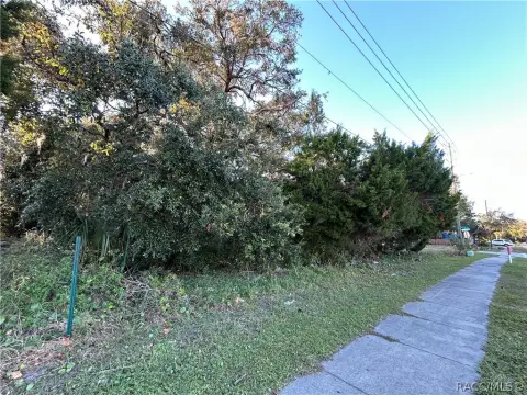 Corner Lot in Crystal River