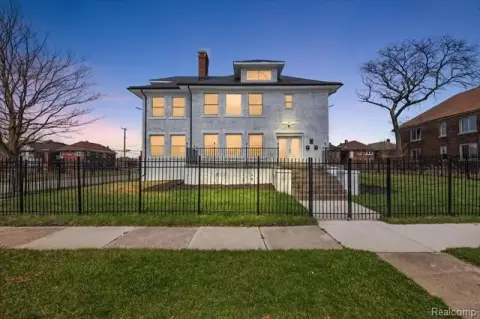 Renovated Duplex with Four Bedrooms