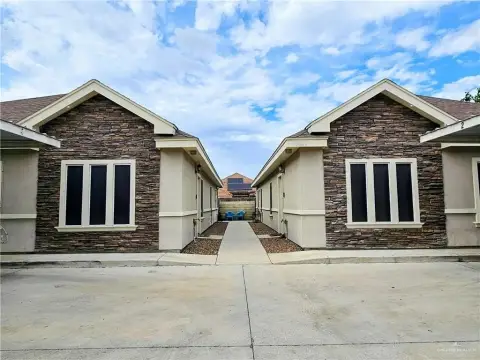 Fully Leased Fourplex in Edinburg