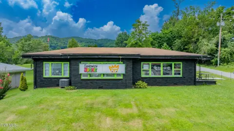 Versatile Commercial Building with Kitchen