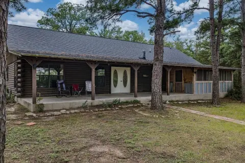 Ledbetter Log Home on Acreage