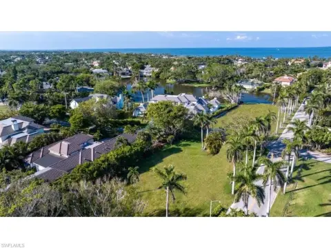 Land in Desirable Port Royal