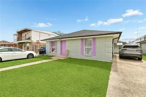 Well-Maintained Duplex with Fenced Yard