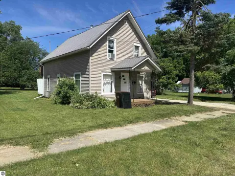 Remodeled 1.5-Story Duplex