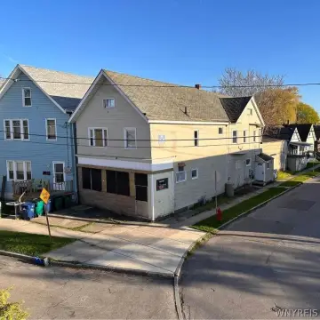 Mixed-Use Building with Upstairs Residence