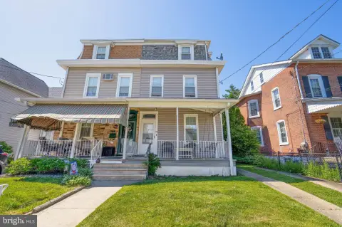 Duplex with Usable Yard Space
