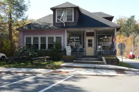 Turnkey Cafe with Apartment