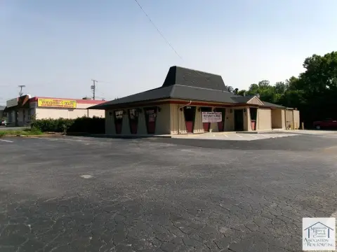 Restaurant with Walk-In Freezer