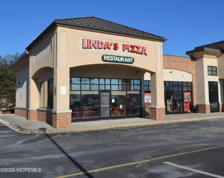 Restaurant Space in Pine Lake Park