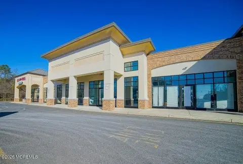 Retail Space in Pine Lake Park