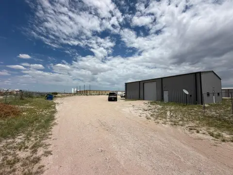 Flex Space with Insulated Shop