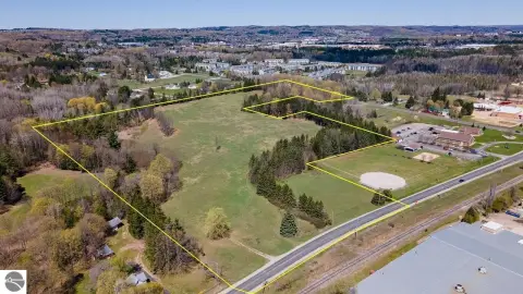 Dual-Frontage Agricultural Development Parcel