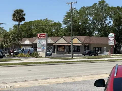 Retail Space in Commercial Plaza