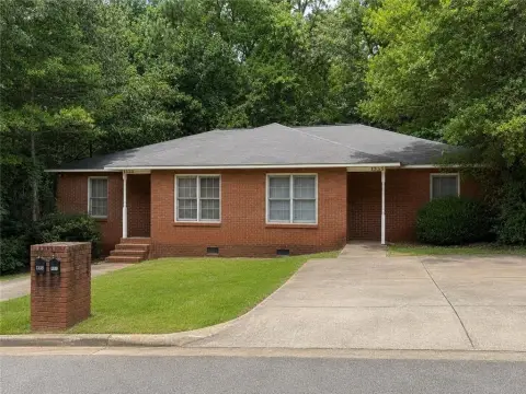 Brick Duplex With Private Bathrooms