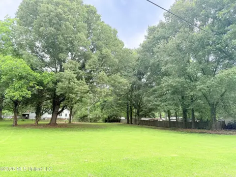 Residential Land in Flora, MS