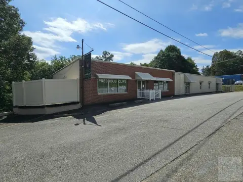Retail Building with Open Layout