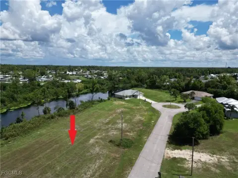 Waterfront Lot in Cape Coral