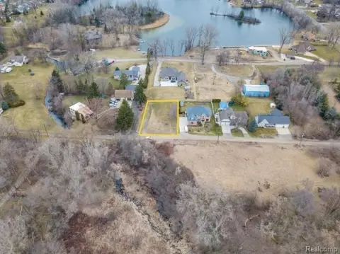 Residential Land in Shelby Twp