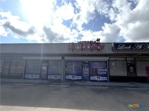 Open-Plan Storefront