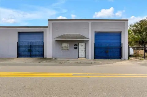 Versatile Commercial Property Near Downtown