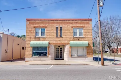 4-Unit Mixed-Use Building