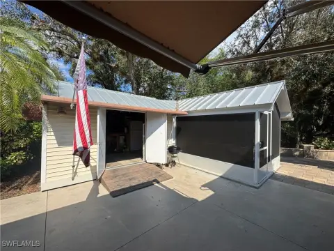 RiverBend Lot with Coach House