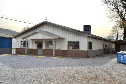 Albion Commercial Building on Main