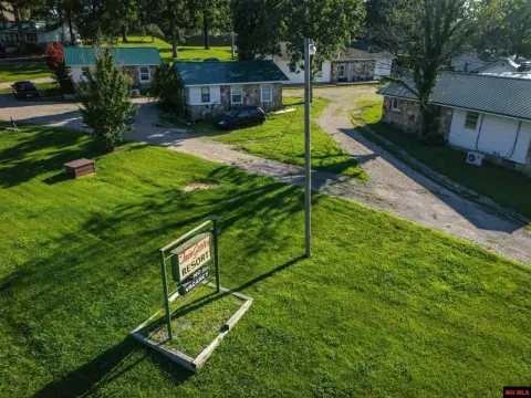 Income-Producing Apartment Complex in Gamaliel