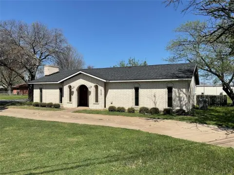 Versatile Commercial Property on Highway