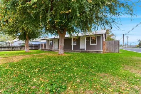 Visalia Duplex with Income Potential