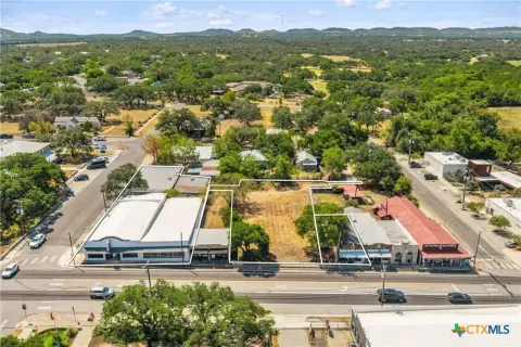 Mixed-Use Property with Courtyard