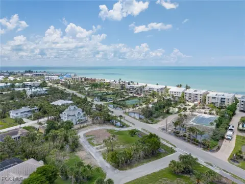 Sanibel Buildable Lot Near Beach