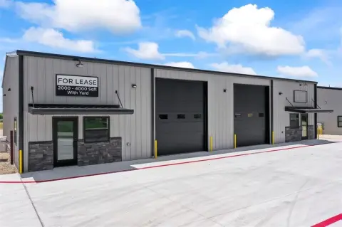 New Warehouse with Yard in Ponder