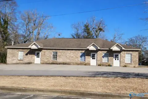 Commercial Building on Highway 69