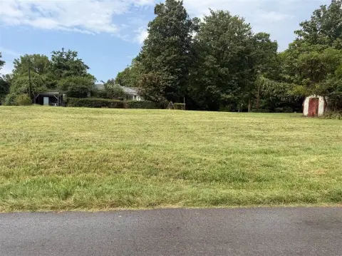 Land in Scottsville, Kentucky