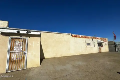 Rosamond Mixed-Use Retail Storefront